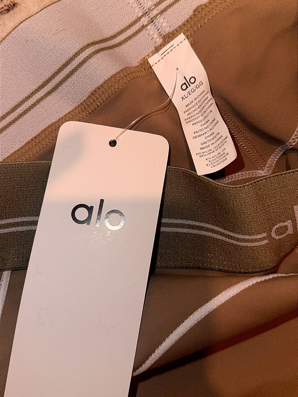 ALO Yoga Tan High-Waist Leggings And Sports Bra Set - Picture 10 of 16